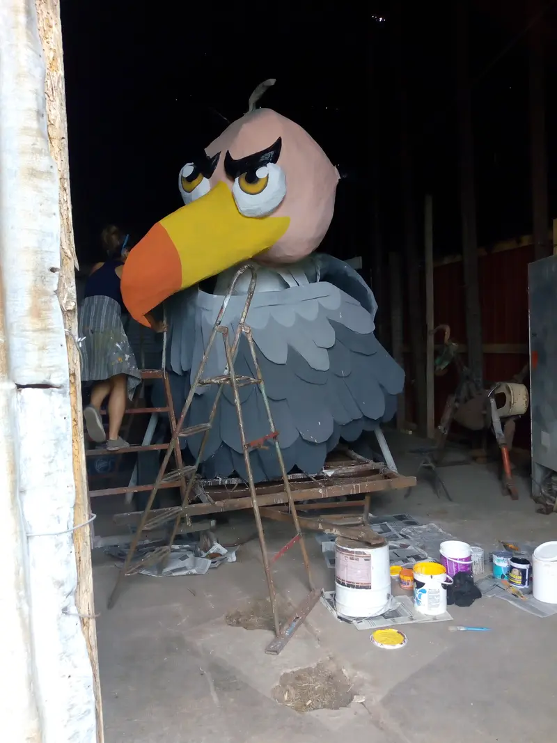 Casi terminado en el galpón, pintando los últimos detalles