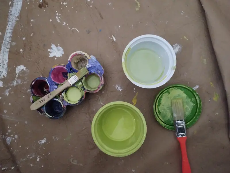Las pinturas y pinceles del proceso