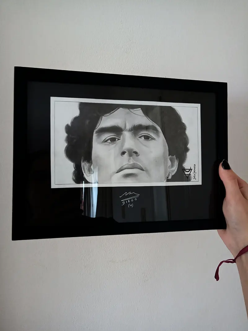 Retrato en grafito de Diego Maradona